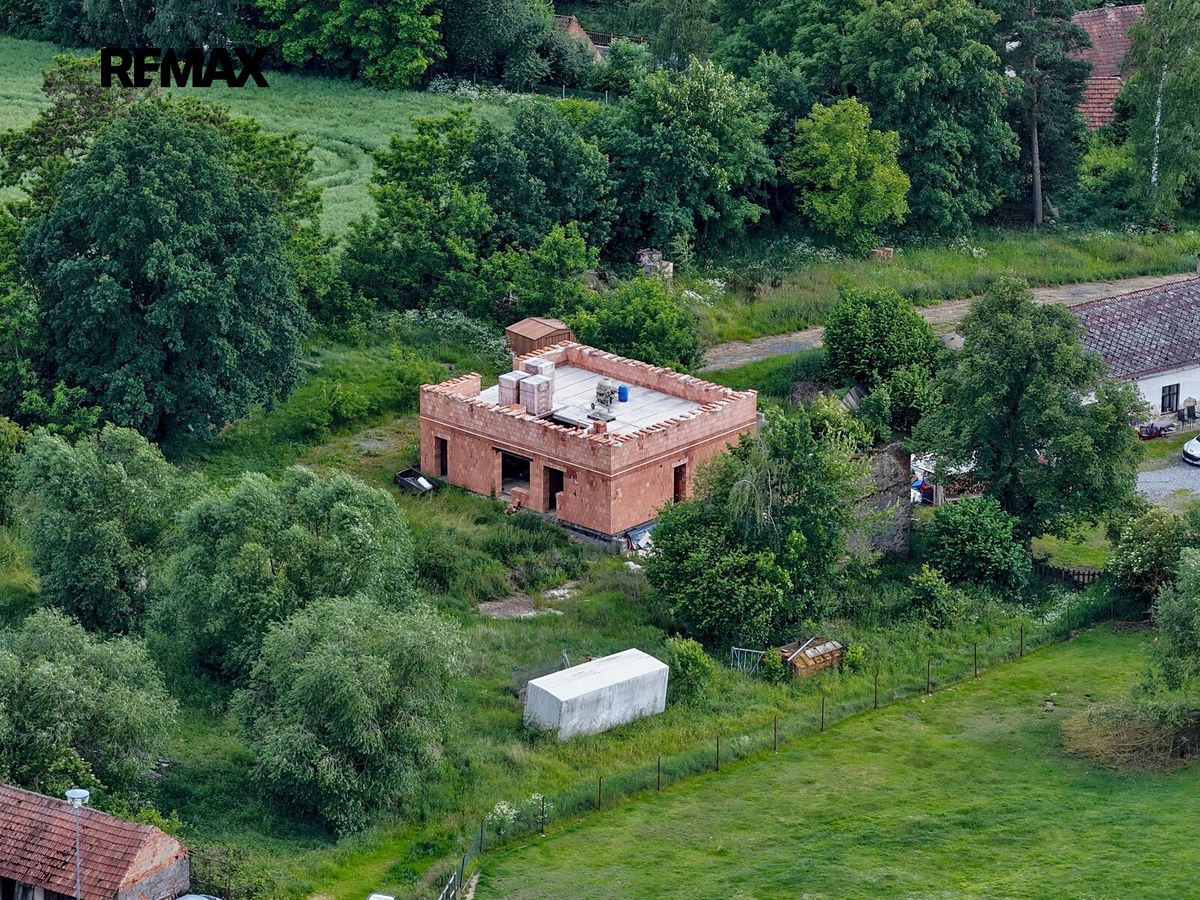 Prodej rodinného domu 208 m², pozemek 2688 m²